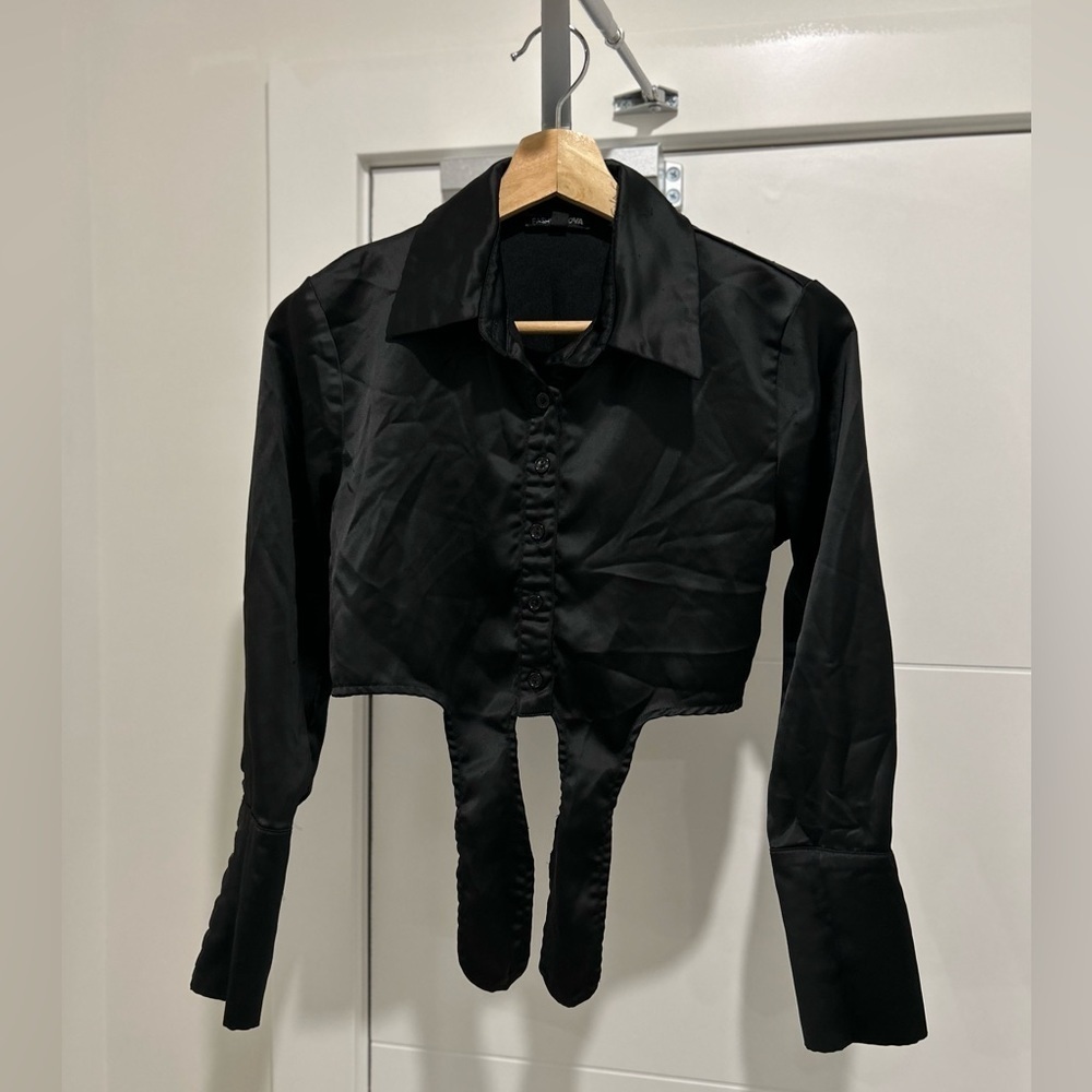 🔥SALE! ✅ Fashion Nova Black Satin Cropped Shirt Tie Front Button Down XS